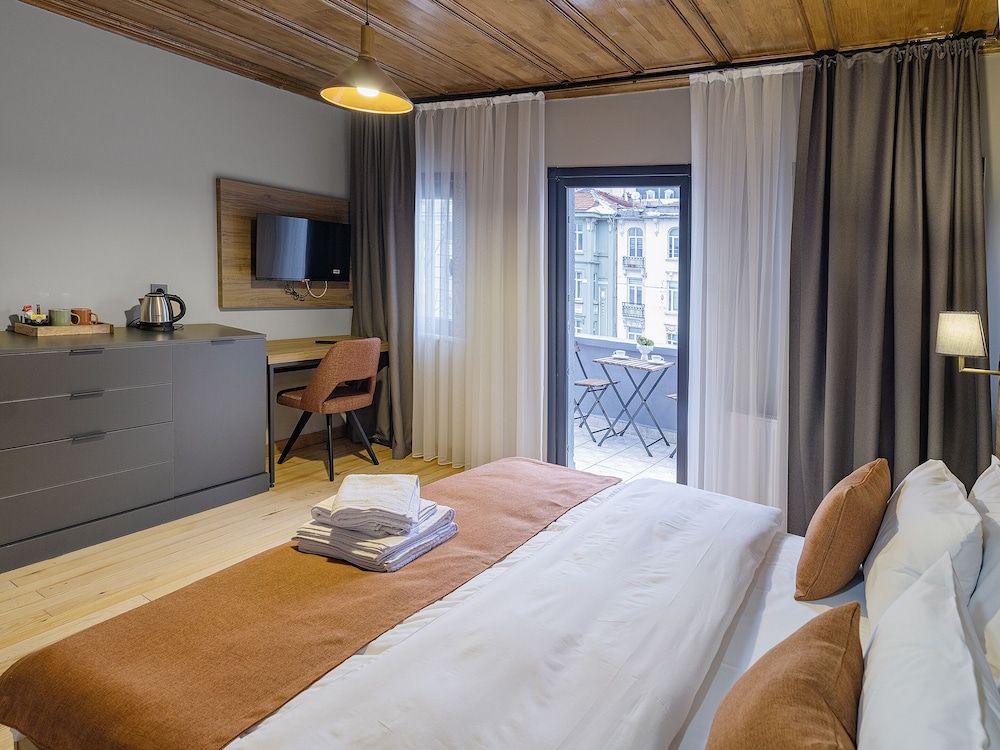 Standard Room, 1 Queen Bed, Non Smoking, Balcony photo 1