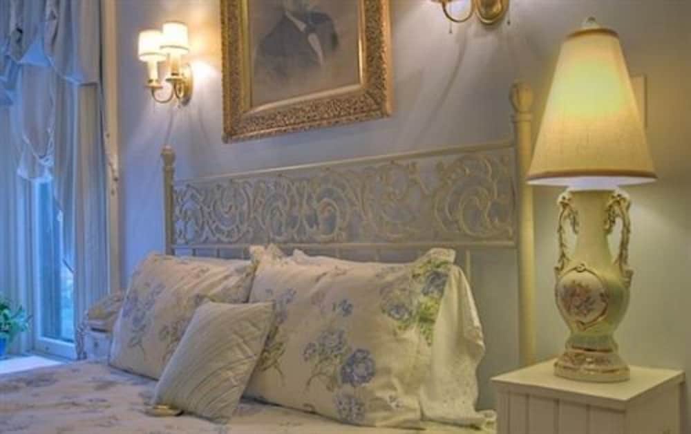 Classic Room, 1 Queen Bed photo 2