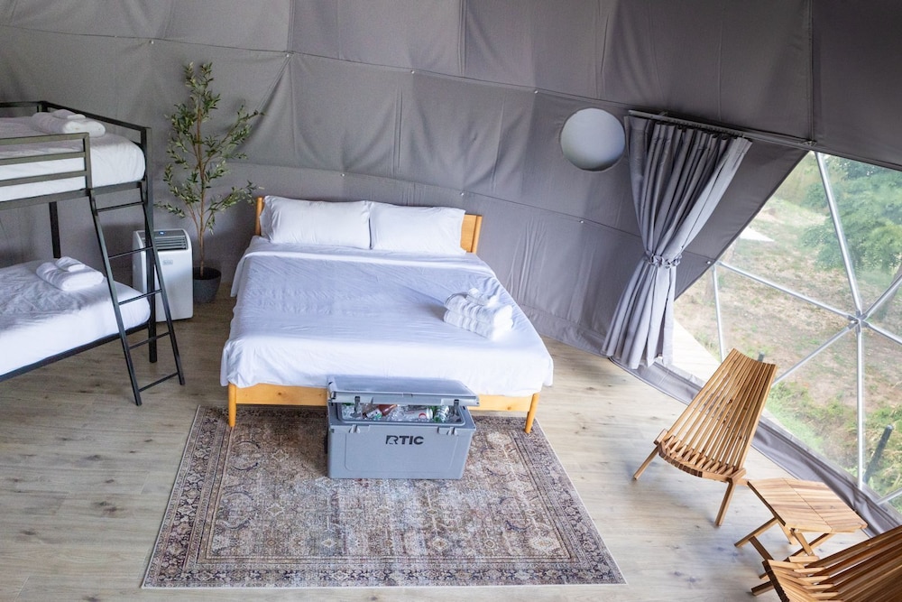 Family Tent, Multiple Beds, Hot Tub photo 2