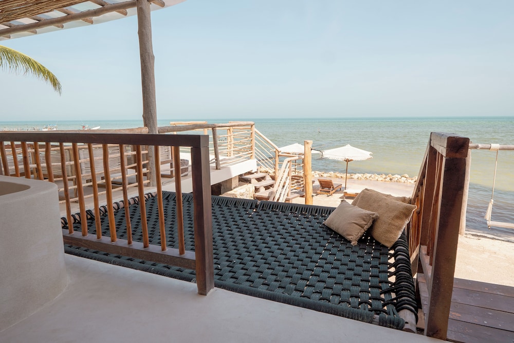 Junior Studio Suite, 2 Queen Beds, Sea View photo 3