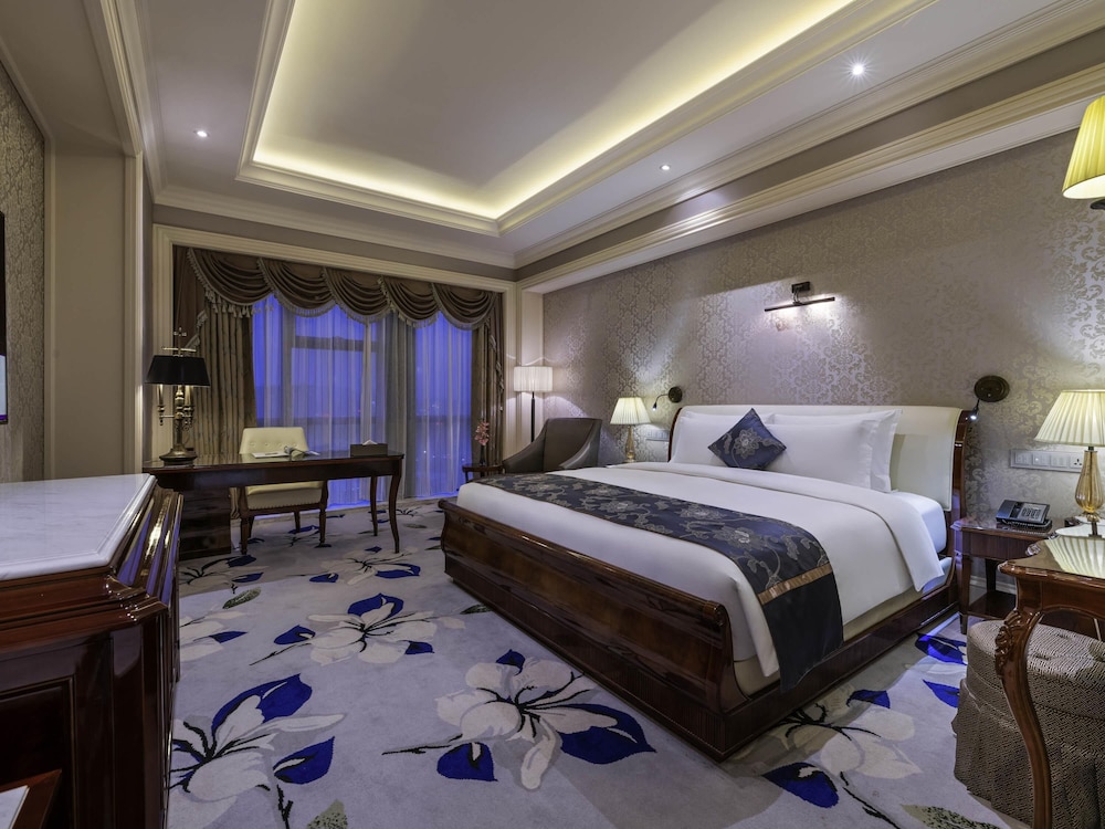 Superior Room, 1 King Bed