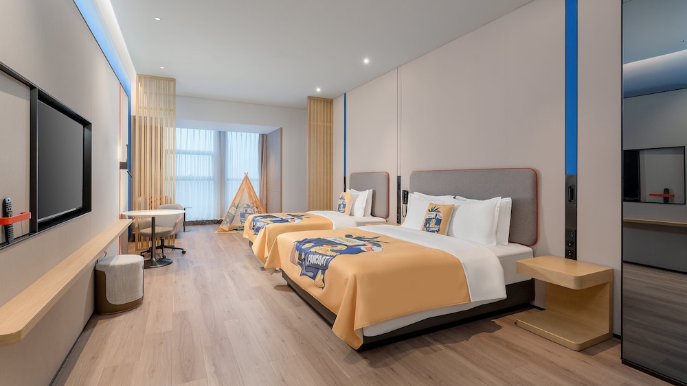 Standard Room, 1 King Bed photo 2