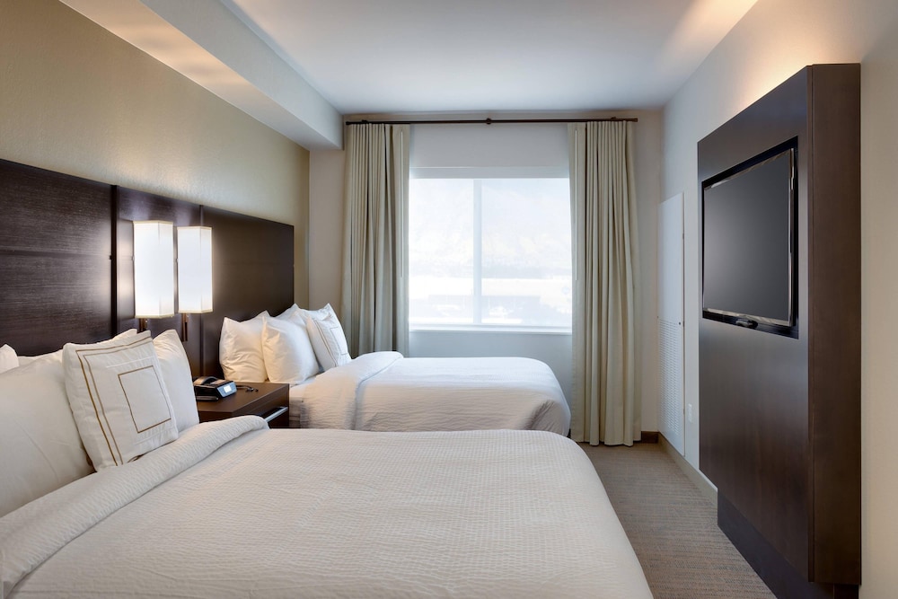 Suite, 1 Bedroom (Mobility Accessible, Roll-In Shower) photo 2