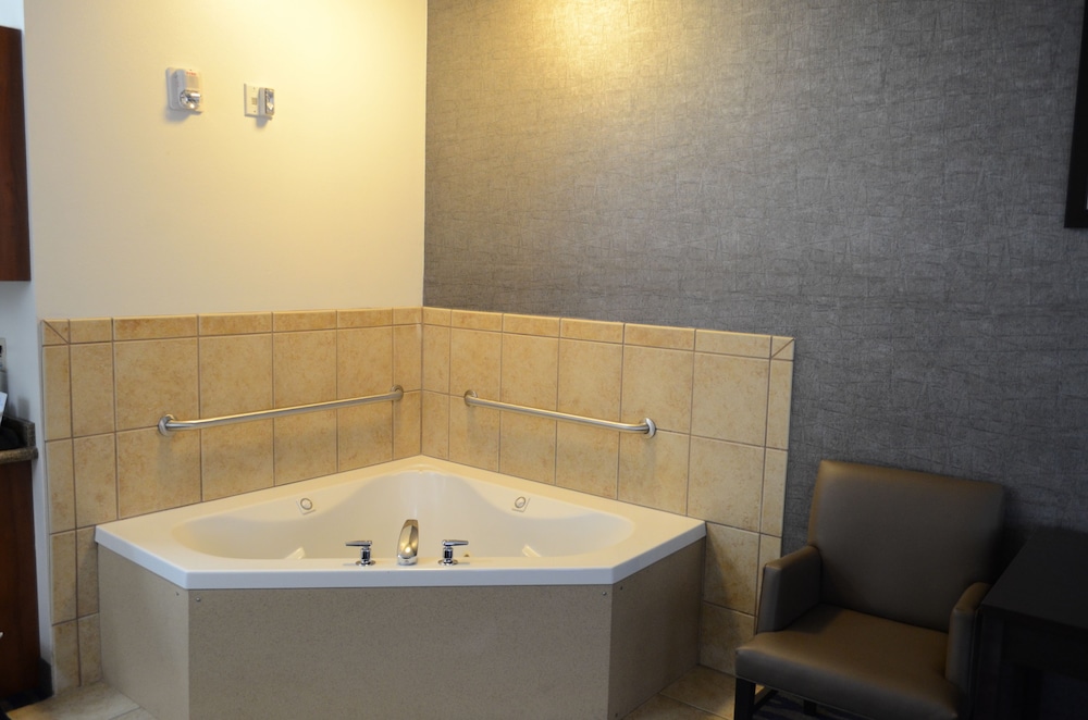 Standard Room, 1 King Bed, Accessible (Communications, Accessible Tub) - Photo 3
