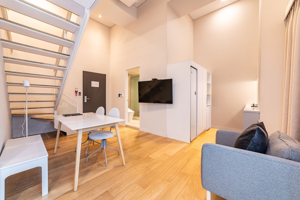 Premium Family Suite With Loft 1604 - Photo 3
