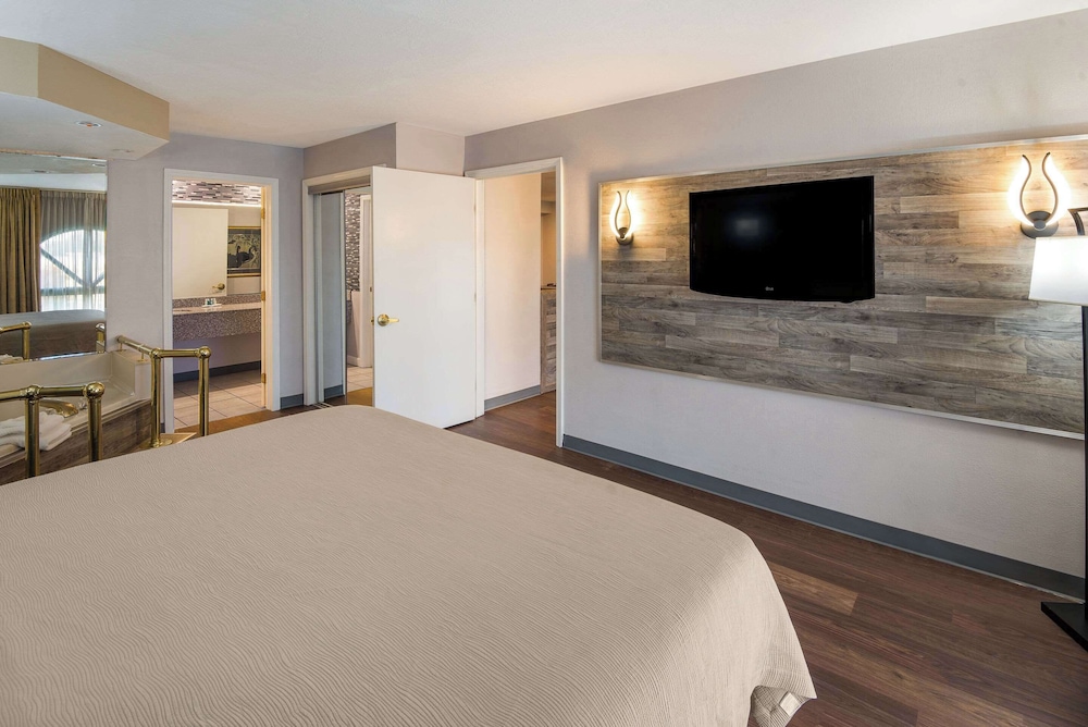 Presidential Suite, 1 King Bed with Sofa bed, Non Smoking photo 3