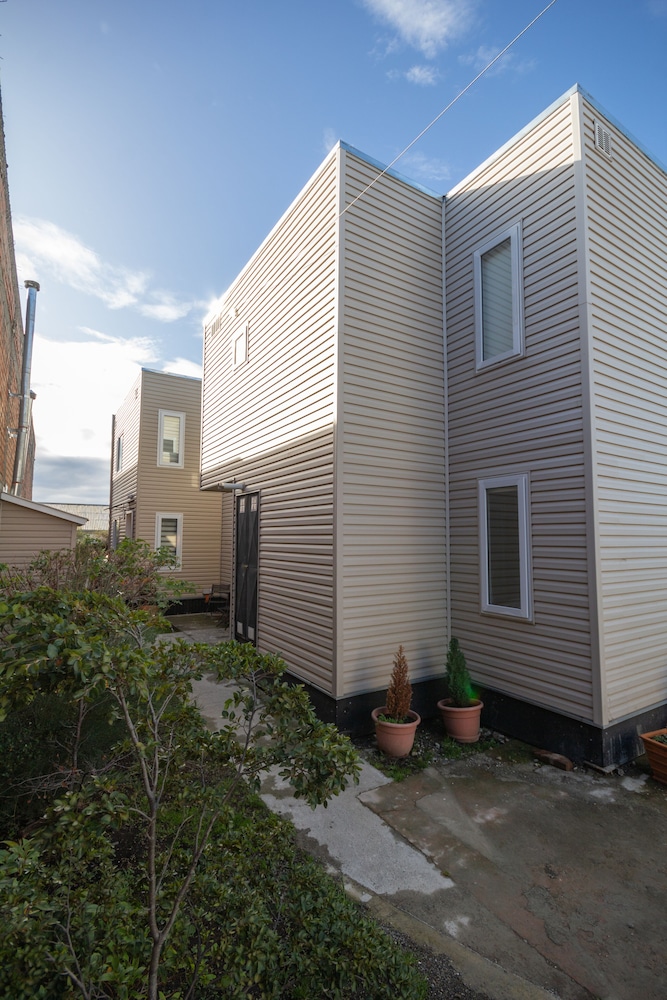 Classic Twin Room, 2 Twin Beds, Private Bathroom, Courtyard View photo 2