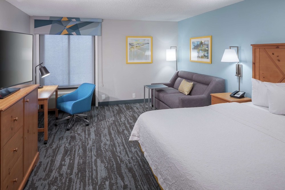 Standard room with king bed - Photo 1
