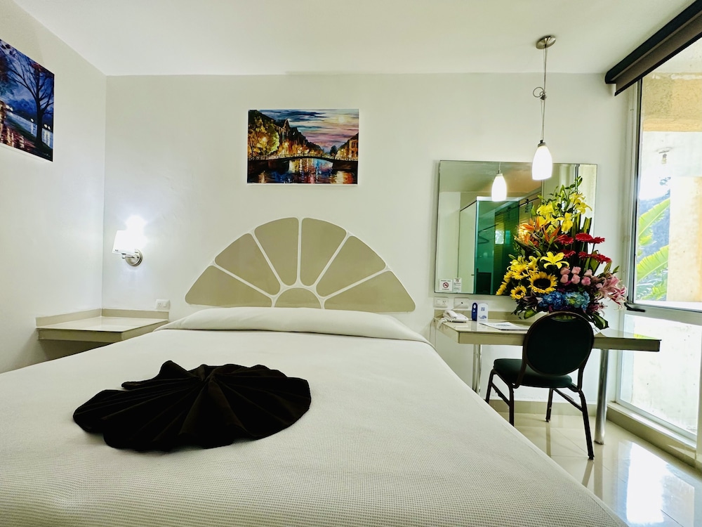 Executive Room, 1 King Bed, Non Smoking photo 2