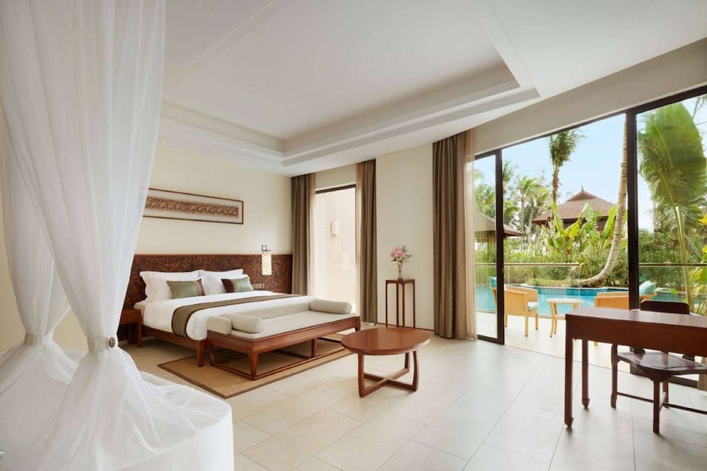 Room, 1 King Bed, Pool View