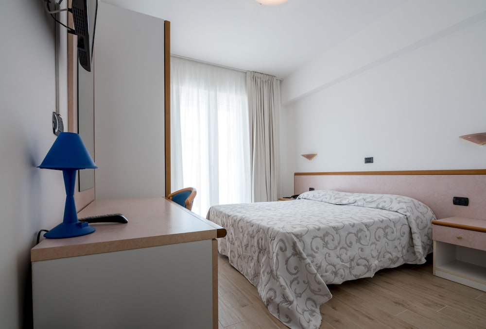 Standard Double or Twin Room photo 2