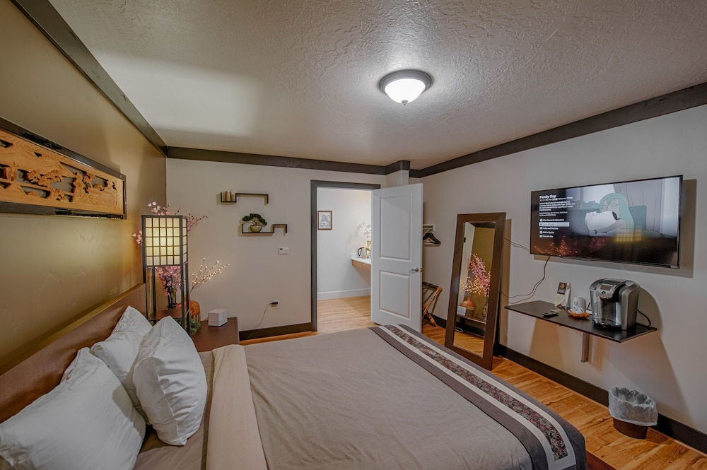 Signature Room, 1 King Bed photo 1