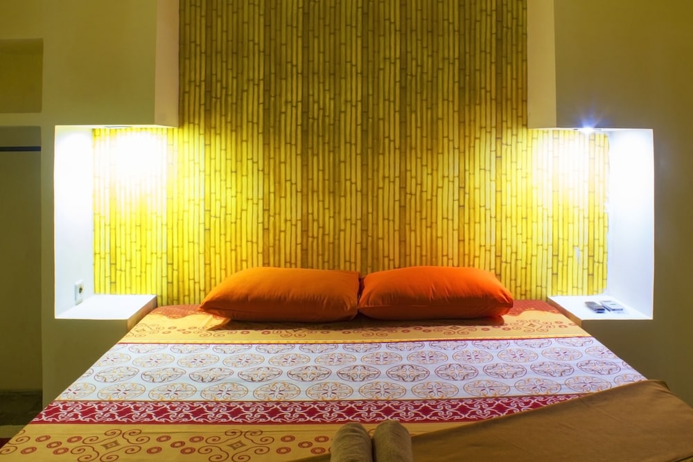 Deluxe Double Room thumbnail 5
