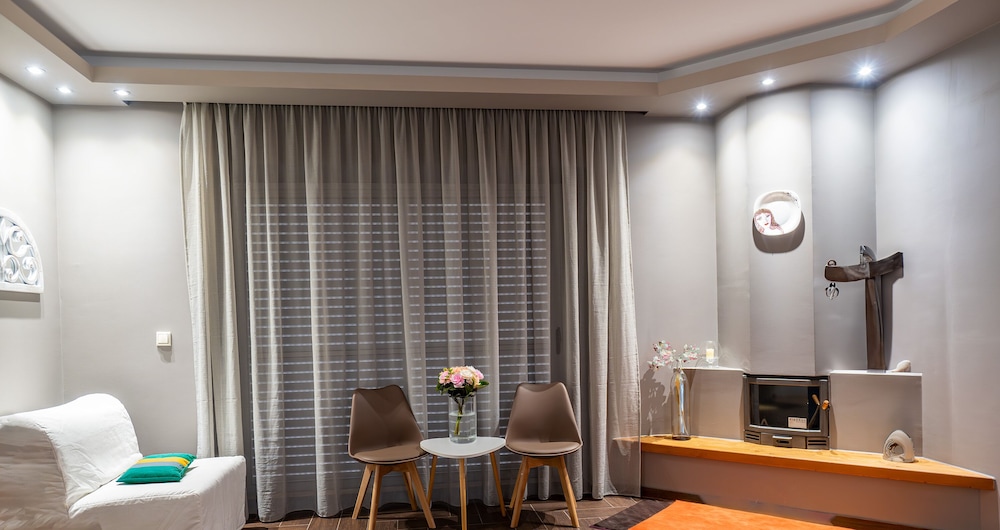 Deluxe Suite photo 2
