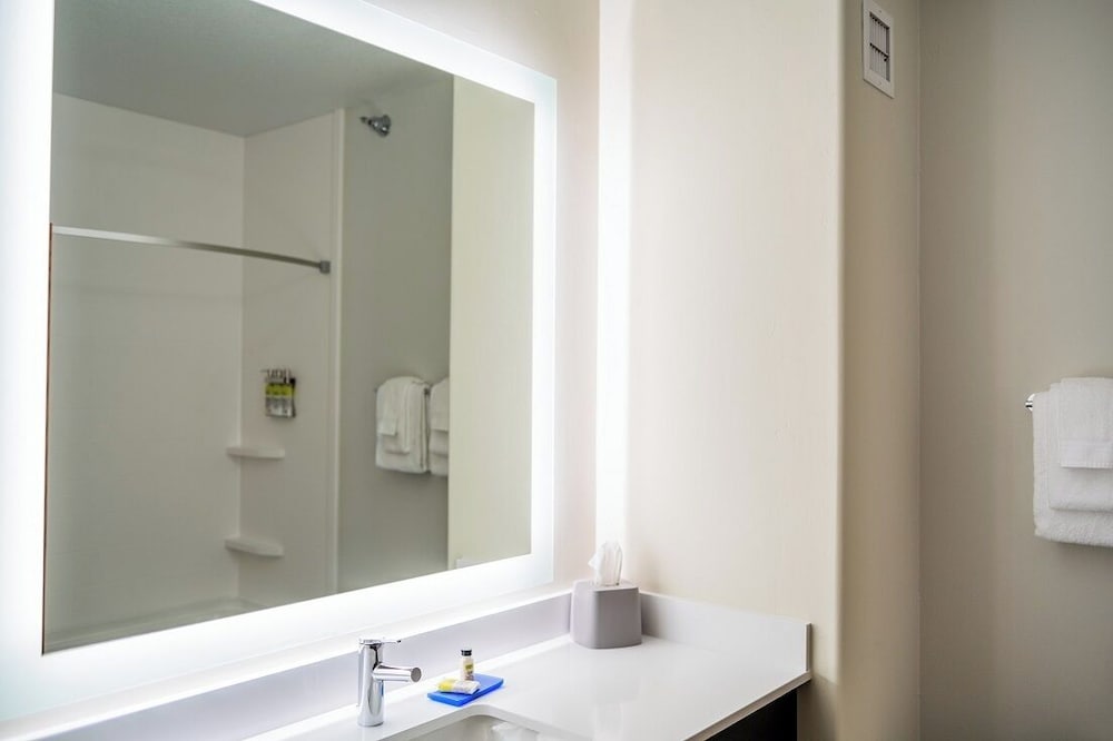 Standard Room, 1 King Bed, Accessible (Communication Accessible)