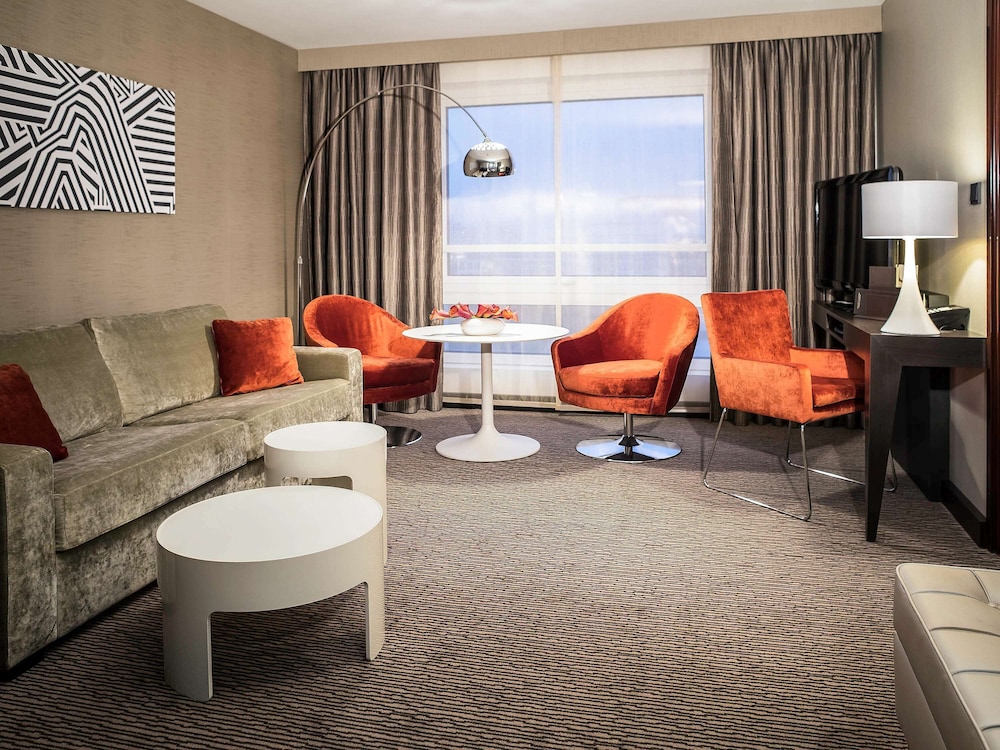 Junior Suite, 1 King Bed with Sofa bed (Separate Living room) - Photo 4