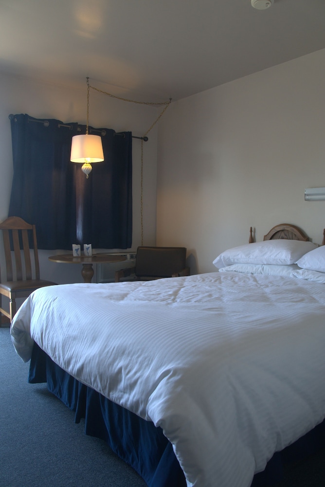 Standard Room, 1 Queen Bed photo 1