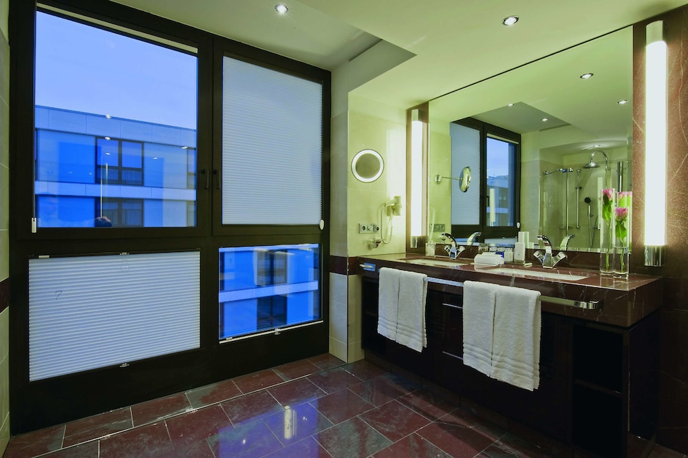 Junior Suite (Double Use) - Photo 9