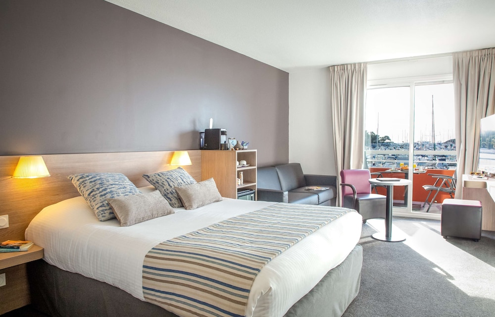 Suite, 1 Queen Bed, Non Smoking photo 1
