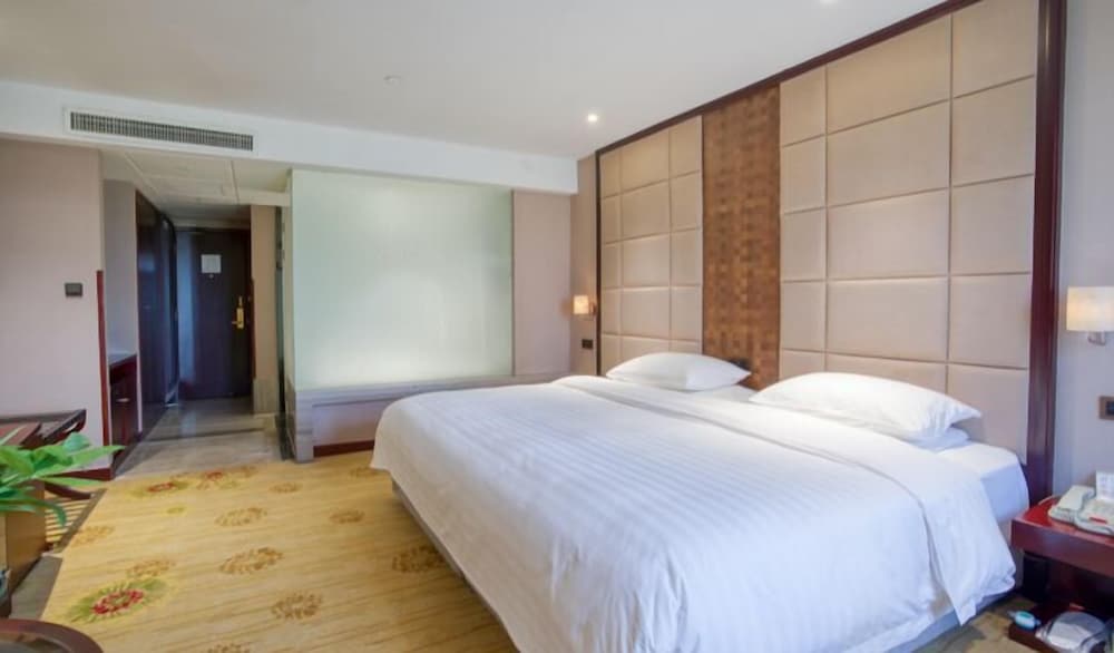 Elegant Queen Room