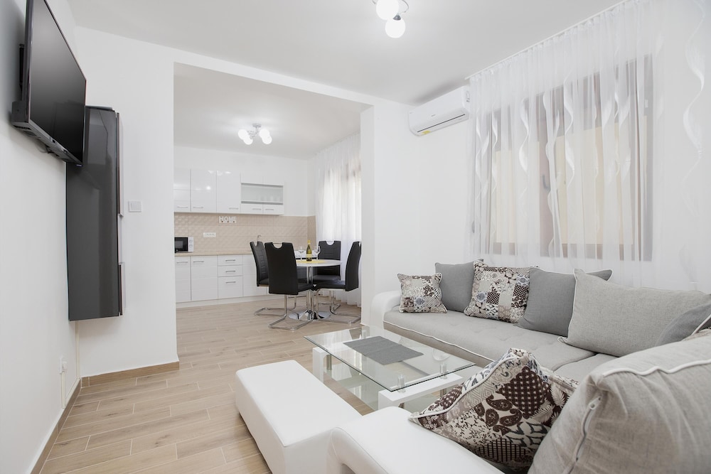 Comfort Apartment, Garden View