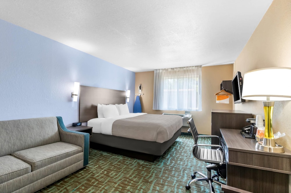 Suite, 1 King Bed, Non Smoking photo 3
