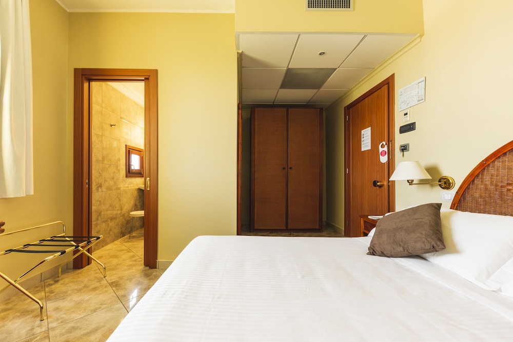 Classic Double Room, 1 Large Twin Bed photo 2