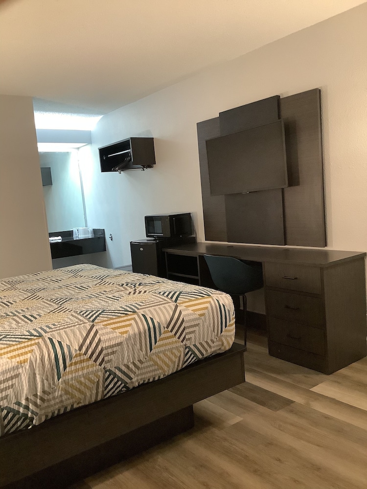 Standard Room, 1 Double Bed, Smoking - Photo 1