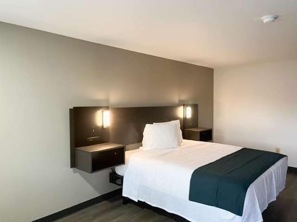 Deluxe Room, 1 King Bed, Accessible, Non Smoking photo 3