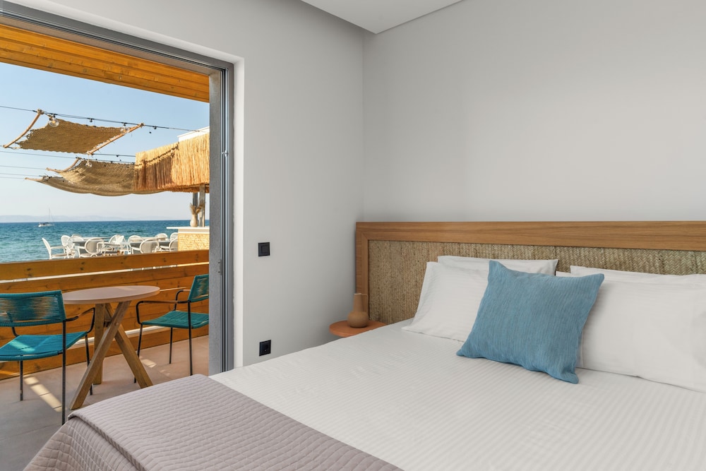 Junior Suite, Pool View