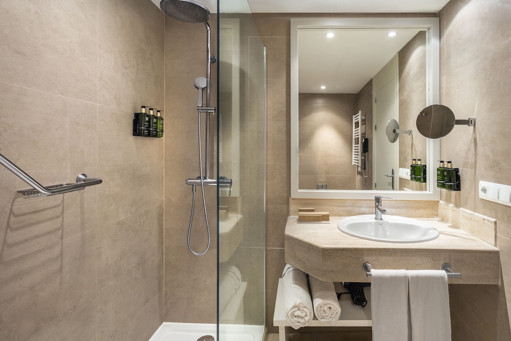 Premium Room (Cala Galdana View) thumbnail 6