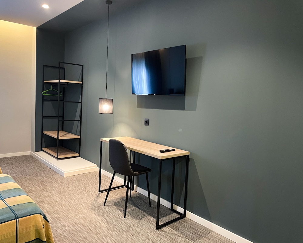 Basic Triple Room photo 2