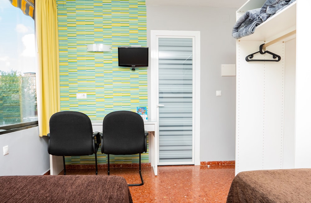 Twin Room - Photo 1