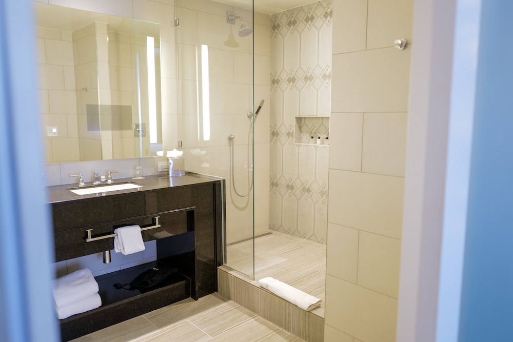 Deluxe Suite, 1 Bedroom - Photo 10