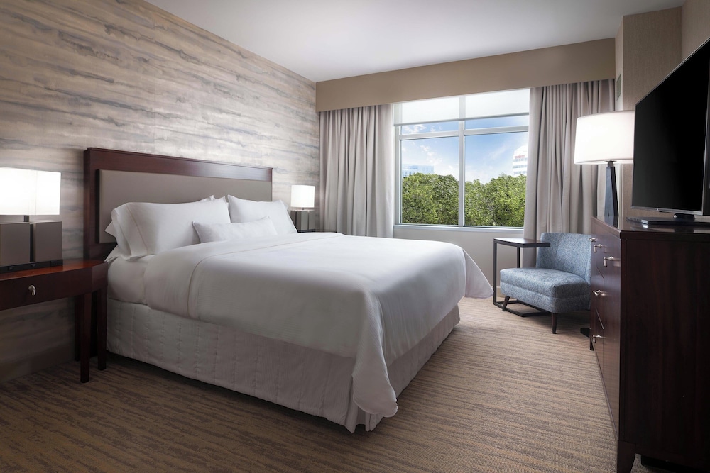 Westin, Suite, 1 King Bed photo 2