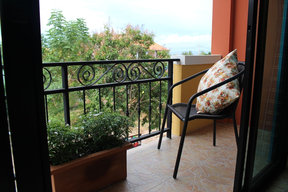 Deluxe Double Room with Balcony photo 3