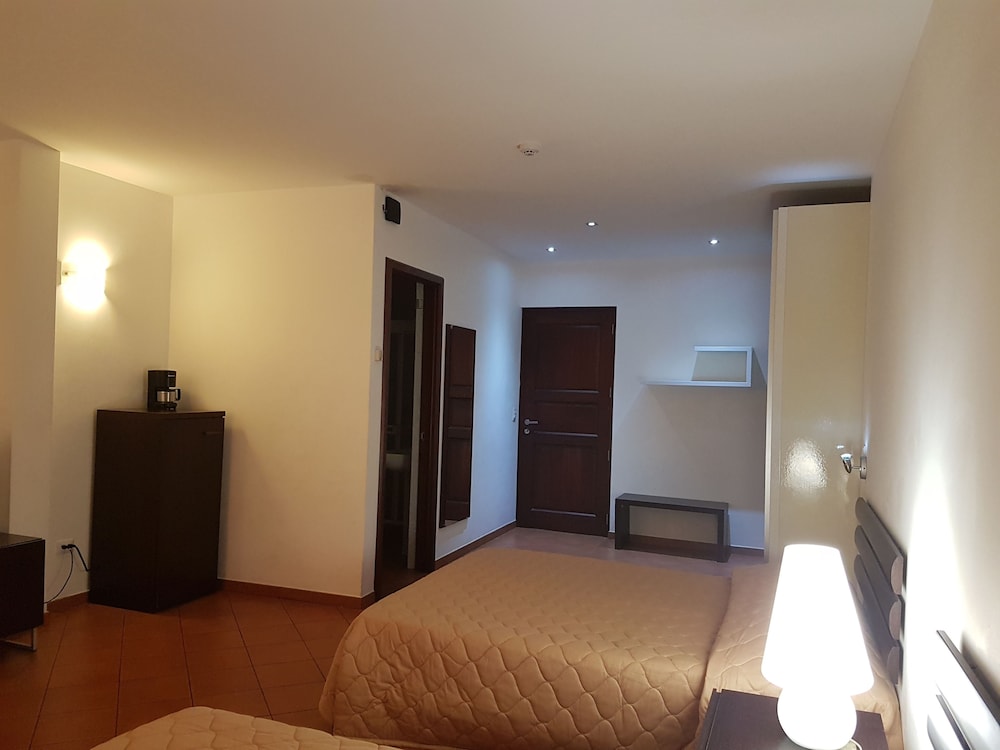Standard Room, 2 Queen Beds, Accessible photo 2