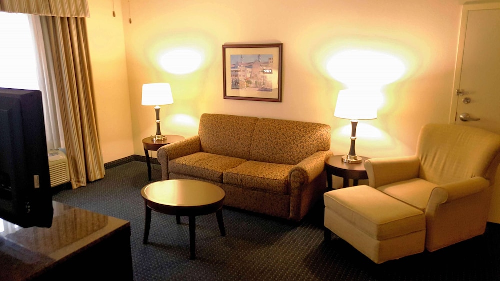 Executive Suite, 1 King Bed, Non Smoking - Photo 4