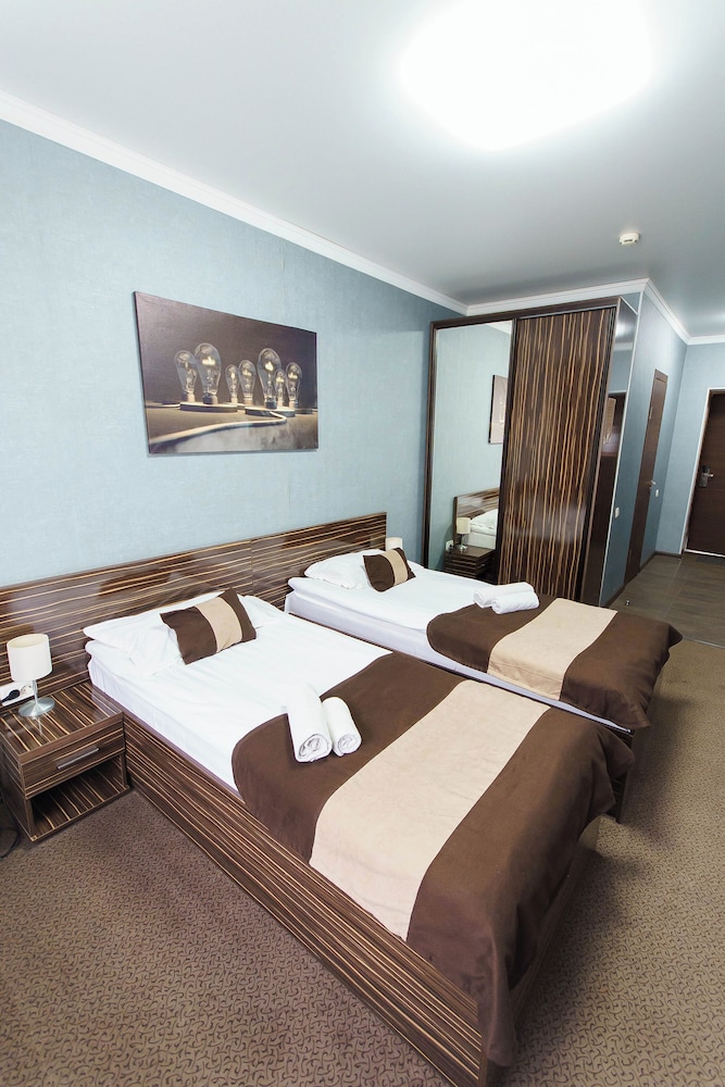 Standard Twin Room - Photo 3