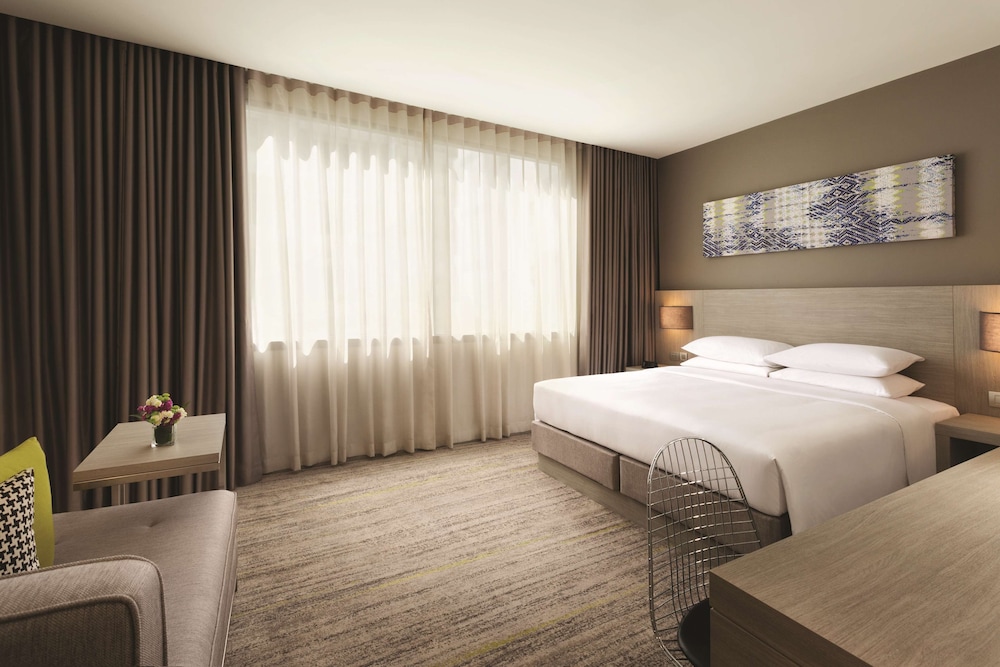 Room (Connecting, 1 King Bed + 2 Twin Beds)