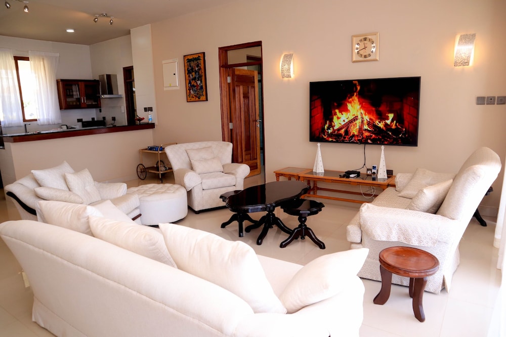 Premium House, Garden View photo 1