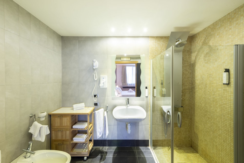 Superior Quadruple Room - Photo 6
