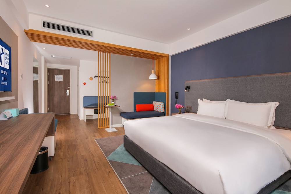 Standard Room, 1 King Bed - Photo 2