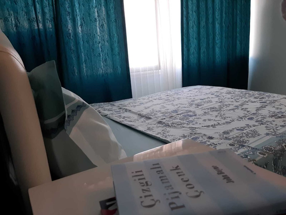 Deluxe Room, 1 Queen Bed with Sofa bed photo 2