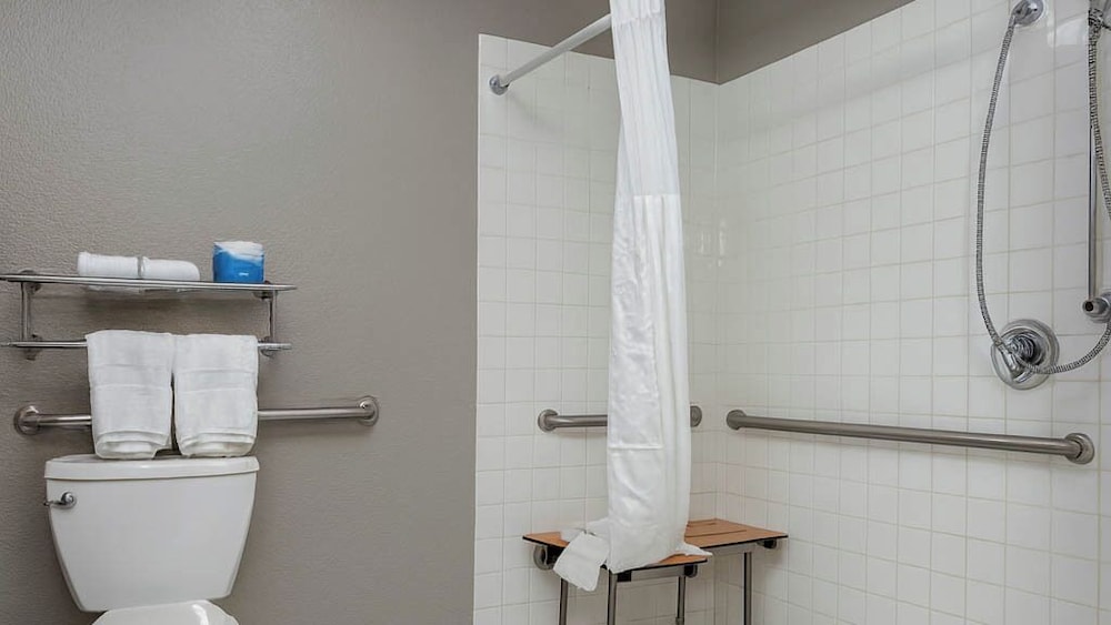 Standard Double Room, 1 Queen Bed, Accessible, Non Smoking photo 2