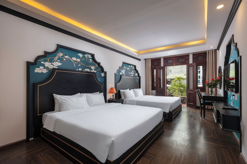Family Studio Suite, Balcony, City View