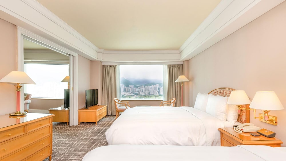 Deluxe Twin Room (Family Twin)