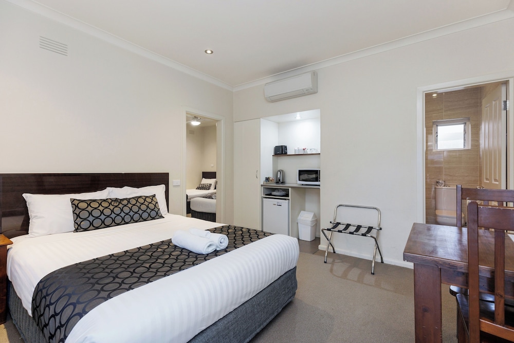 Executive 2 Bedroom Suite - Photo 2