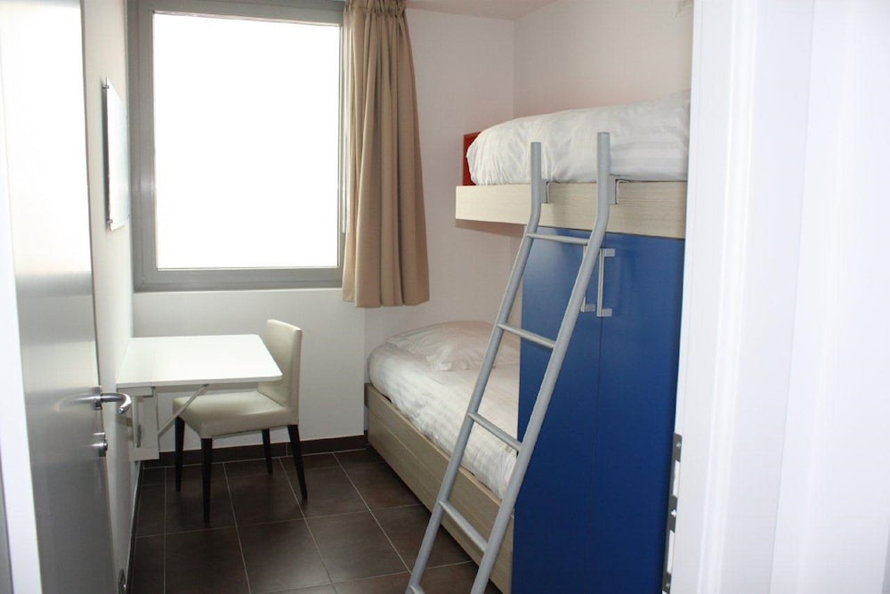 Family Apartment, Street view photo 3