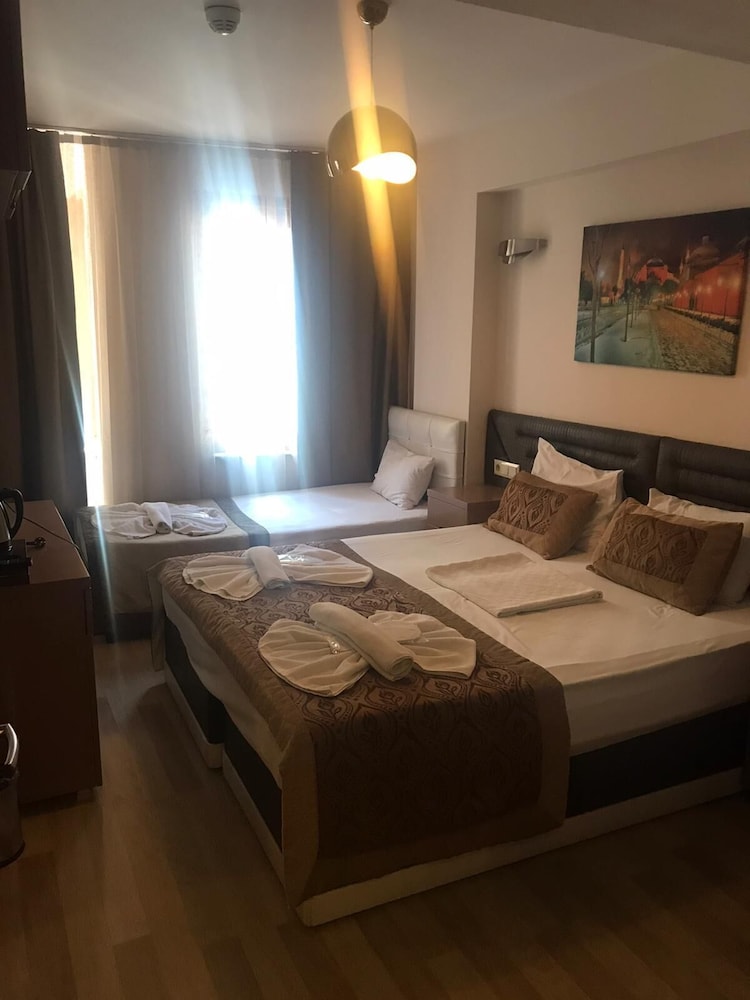 Basic Triple Room photo 3